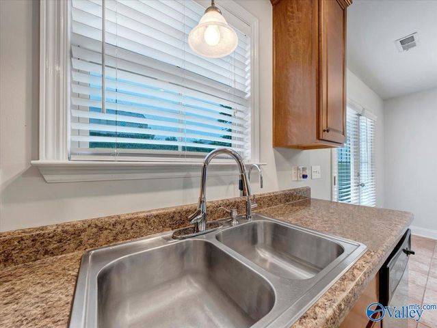 15813 Cold Branch Dr NW, Harvest, AL 35749
