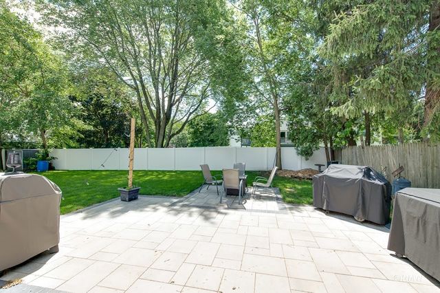 1581 Madison Avenue, St. Charles, IL 60174