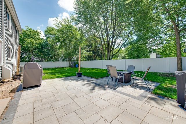 1581 Madison Avenue, St. Charles, IL 60174
