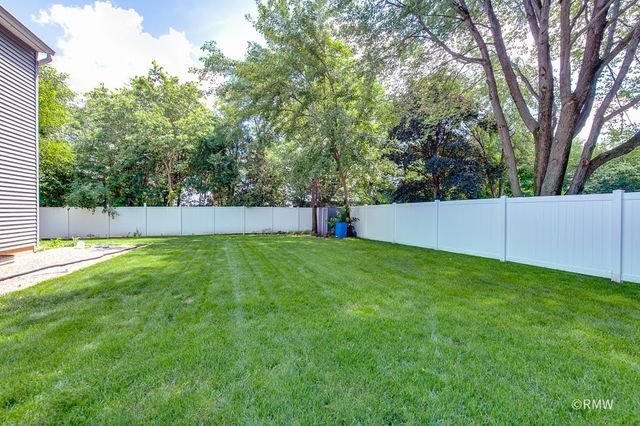 1581 Madison Avenue, St. Charles, IL 60174