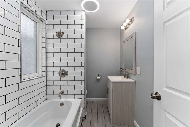 2002 Hampton St, Swissvale, PA 15218