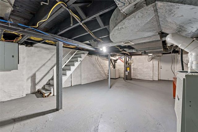 2002 Hampton St, Swissvale, PA 15218