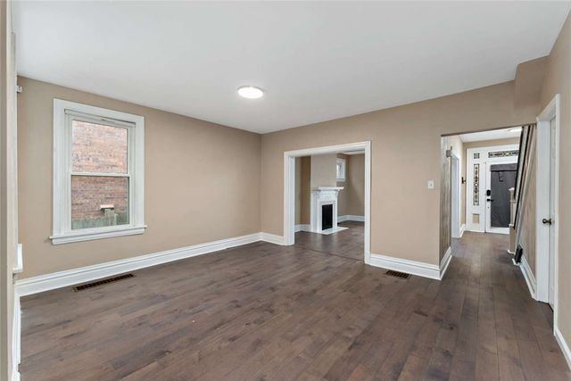 2002 Hampton St, Swissvale, PA 15218