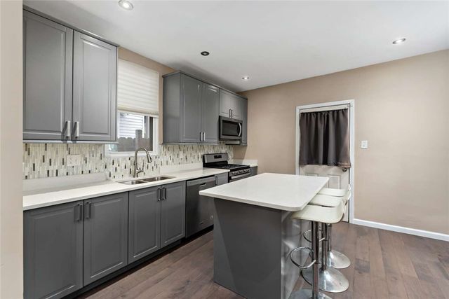 2002 Hampton St, Swissvale, PA 15218