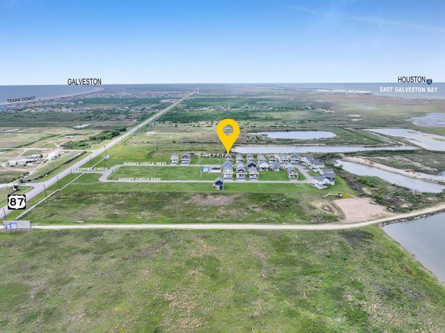 1041 Sunset Circle W, Crystal Beach, TX 77650