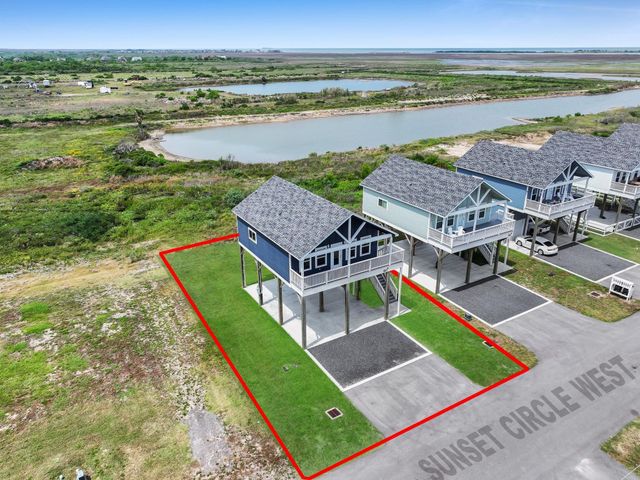 1041 Sunset Circle W, Crystal Beach, TX 77650