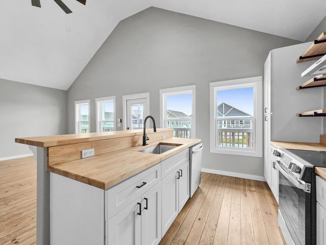 1041 Sunset Circle W, Crystal Beach, TX 77650