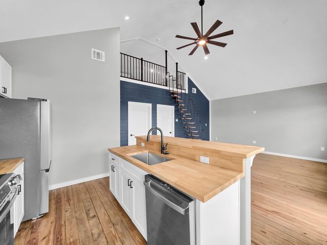 1041 Sunset Circle W, Crystal Beach, TX 77650