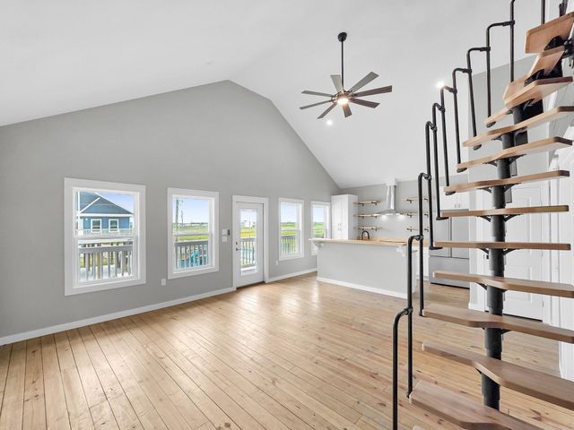 1041 Sunset Circle W, Crystal Beach, TX 77650