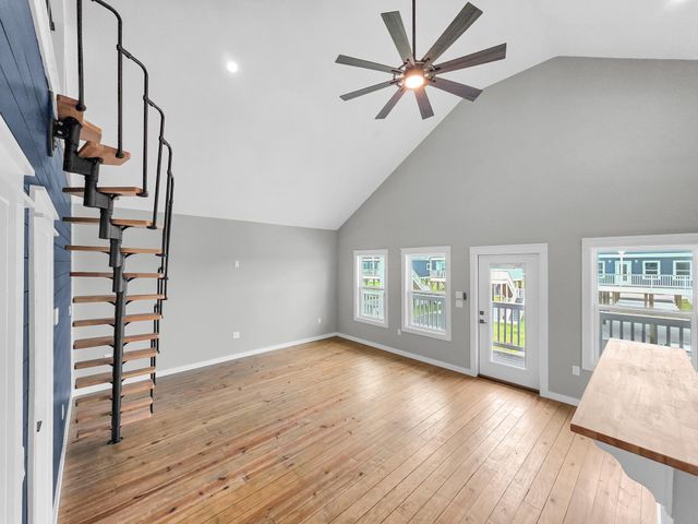 1041 Sunset Circle W, Crystal Beach, TX 77650
