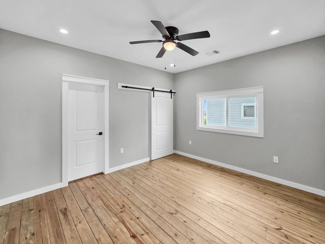 1041 Sunset Circle W, Crystal Beach, TX 77650