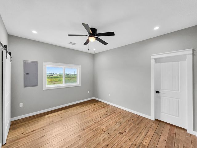 1041 Sunset Circle W, Crystal Beach, TX 77650