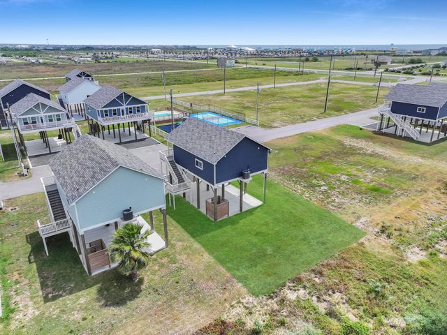 1041 Sunset Circle W, Crystal Beach, TX 77650