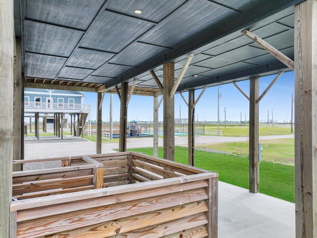 1041 Sunset Circle W, Crystal Beach, TX 77650