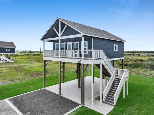 1041 Sunset Circle W, Crystal Beach, TX 77650