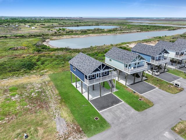 1041 Sunset Circle W, Crystal Beach, TX 77650