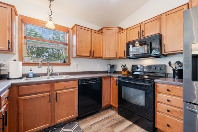 1105 SILVER BIRCH DRIVE, Menasha, WI 54952