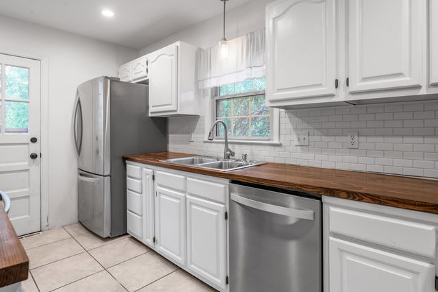 3331 Sutherland Drive, Lexington, KY 40517