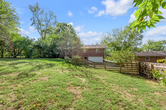 3331 Sutherland Drive, Lexington, KY 40517