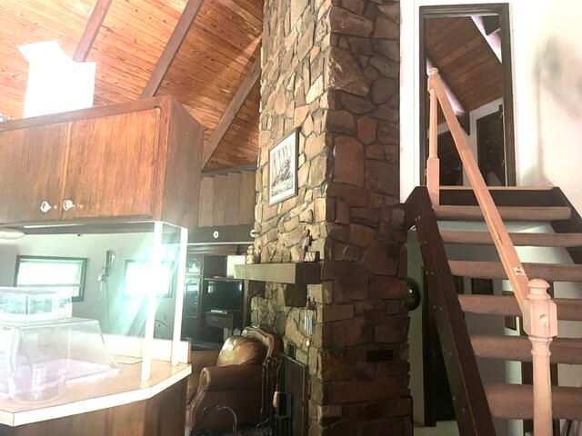 3578 W Farm Road 74, Springfield, MO 65803