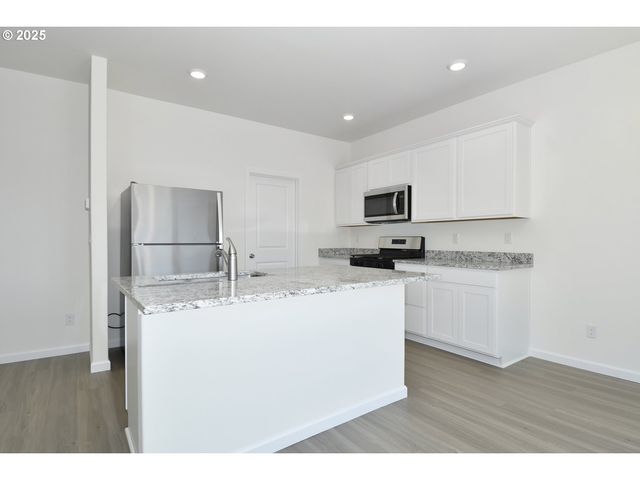 3990 Sw DUNIWAY Ln, Gresham, OR 97080