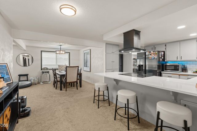 3052 Crystal Mountain Avenue, Medford, OR 97504