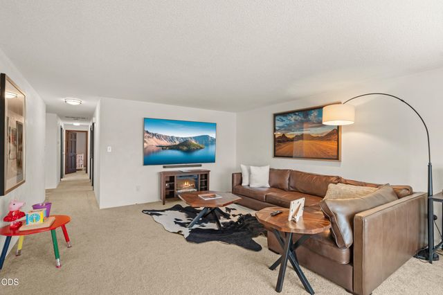 3052 Crystal Mountain Avenue, Medford, OR 97504