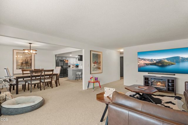 3052 Crystal Mountain Avenue, Medford, OR 97504