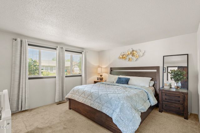 3052 Crystal Mountain Avenue, Medford, OR 97504