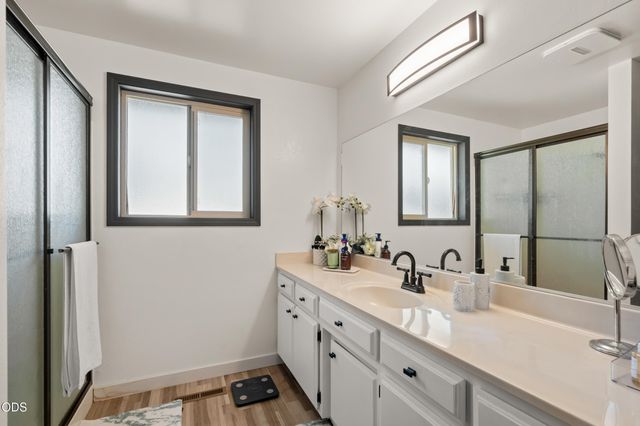 3052 Crystal Mountain Avenue, Medford, OR 97504