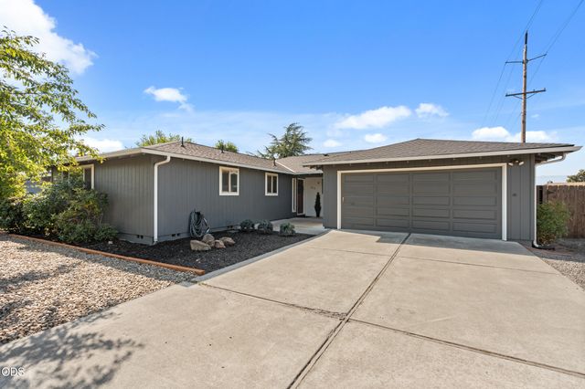 3052 Crystal Mountain Avenue, Medford, OR 97504