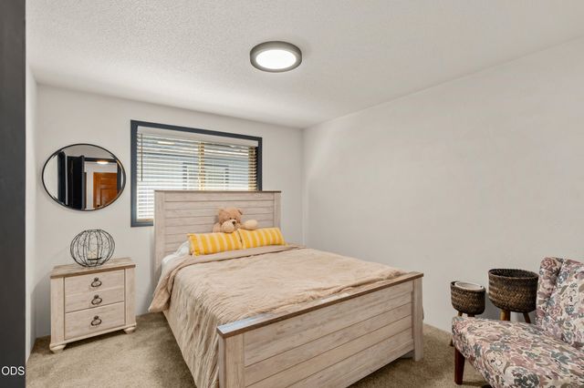3052 Crystal Mountain Avenue, Medford, OR 97504