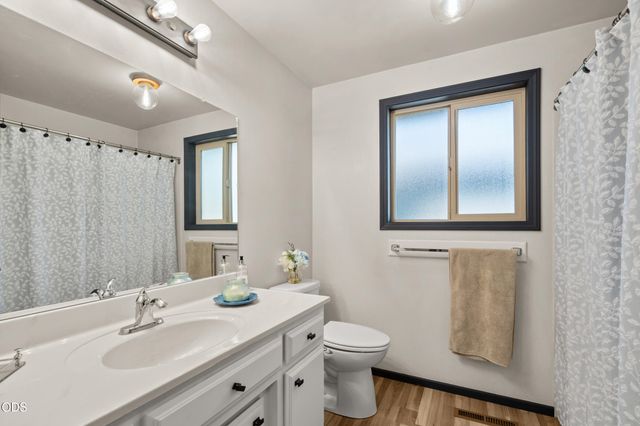 3052 Crystal Mountain Avenue, Medford, OR 97504