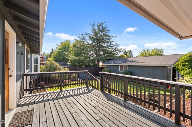 3052 Crystal Mountain Avenue, Medford, OR 97504