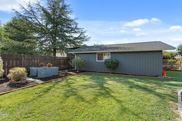3052 Crystal Mountain Avenue, Medford, OR 97504
