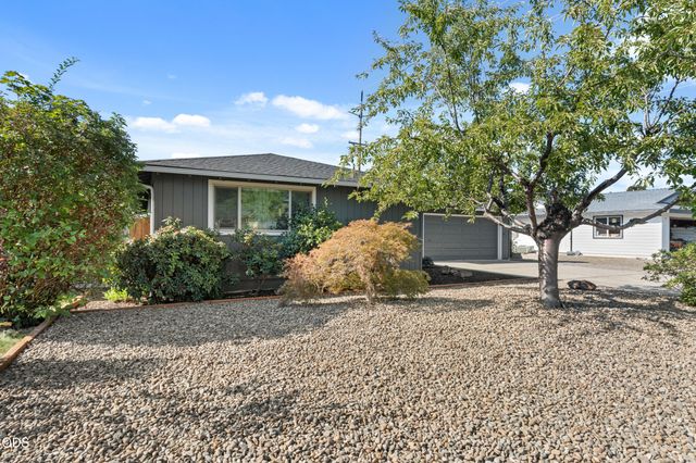 3052 Crystal Mountain Avenue, Medford, OR 97504