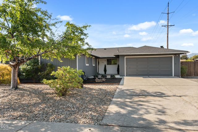 3052 Crystal Mountain Avenue, Medford, OR 97504