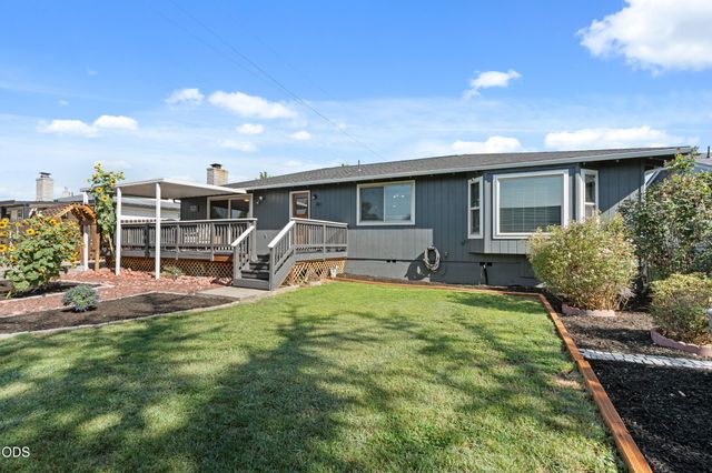 3052 Crystal Mountain Avenue, Medford, OR 97504