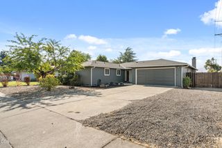 3052 Crystal Mountain Avenue, Medford, OR 97504
