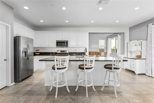 402 Buena Mesa Dr, Calimesa, CA 92320