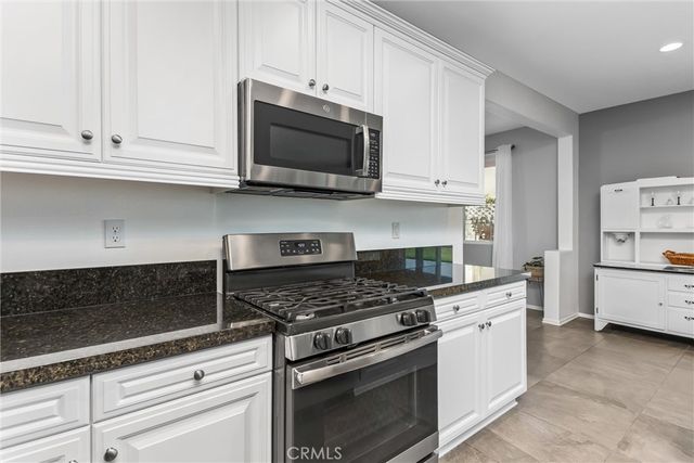 402 Buena Mesa Dr, Calimesa, CA 92320