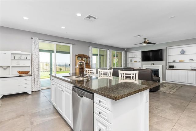 402 Buena Mesa Dr, Calimesa, CA 92320