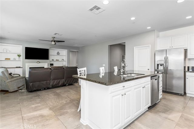 402 Buena Mesa Dr, Calimesa, CA 92320