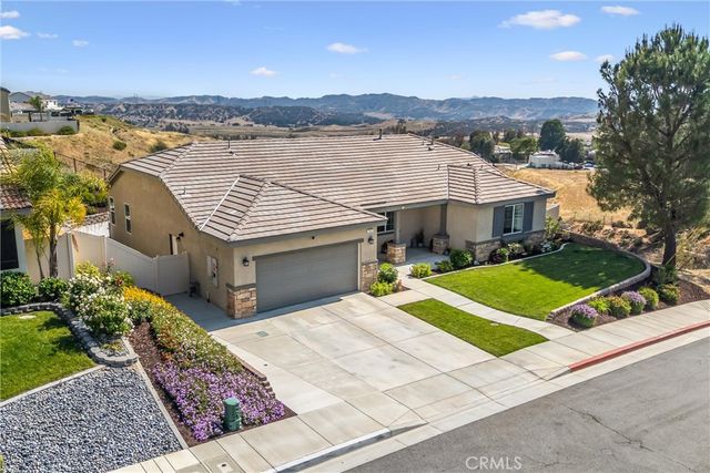 402 Buena Mesa Dr, Calimesa, CA 92320