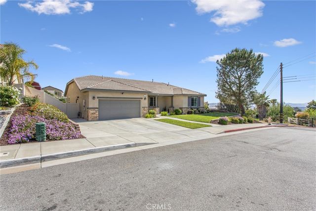 402 Buena Mesa Dr, Calimesa, CA 92320