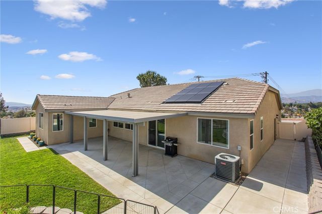 402 Buena Mesa Dr, Calimesa, CA 92320