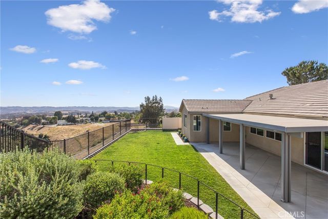 402 Buena Mesa Dr, Calimesa, CA 92320