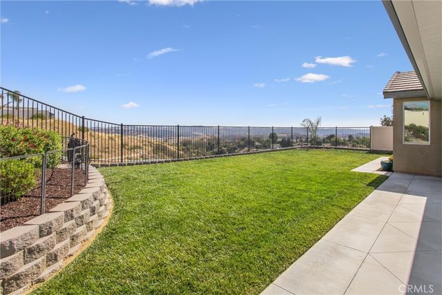 402 Buena Mesa Dr, Calimesa, CA 92320