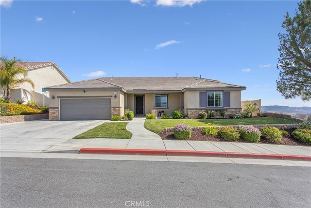 402 Buena Mesa Dr, Calimesa, CA 92320