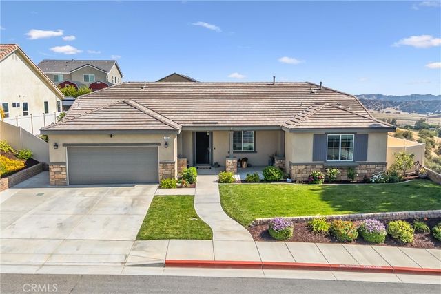 402 Buena Mesa Dr, Calimesa, CA 92320